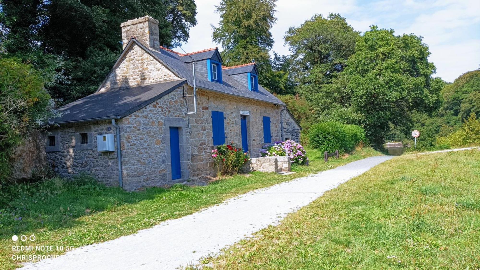 Chez Merlyn Locarn Exterior photo