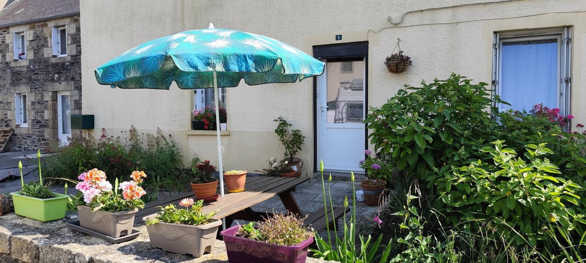 Chez Merlyn Locarn Exterior photo